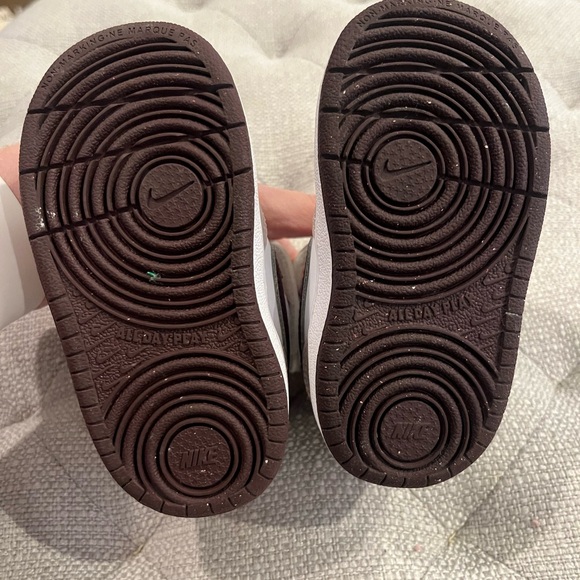 Nike Kids' White and Maroon Sneakers - Picture 4 of 5